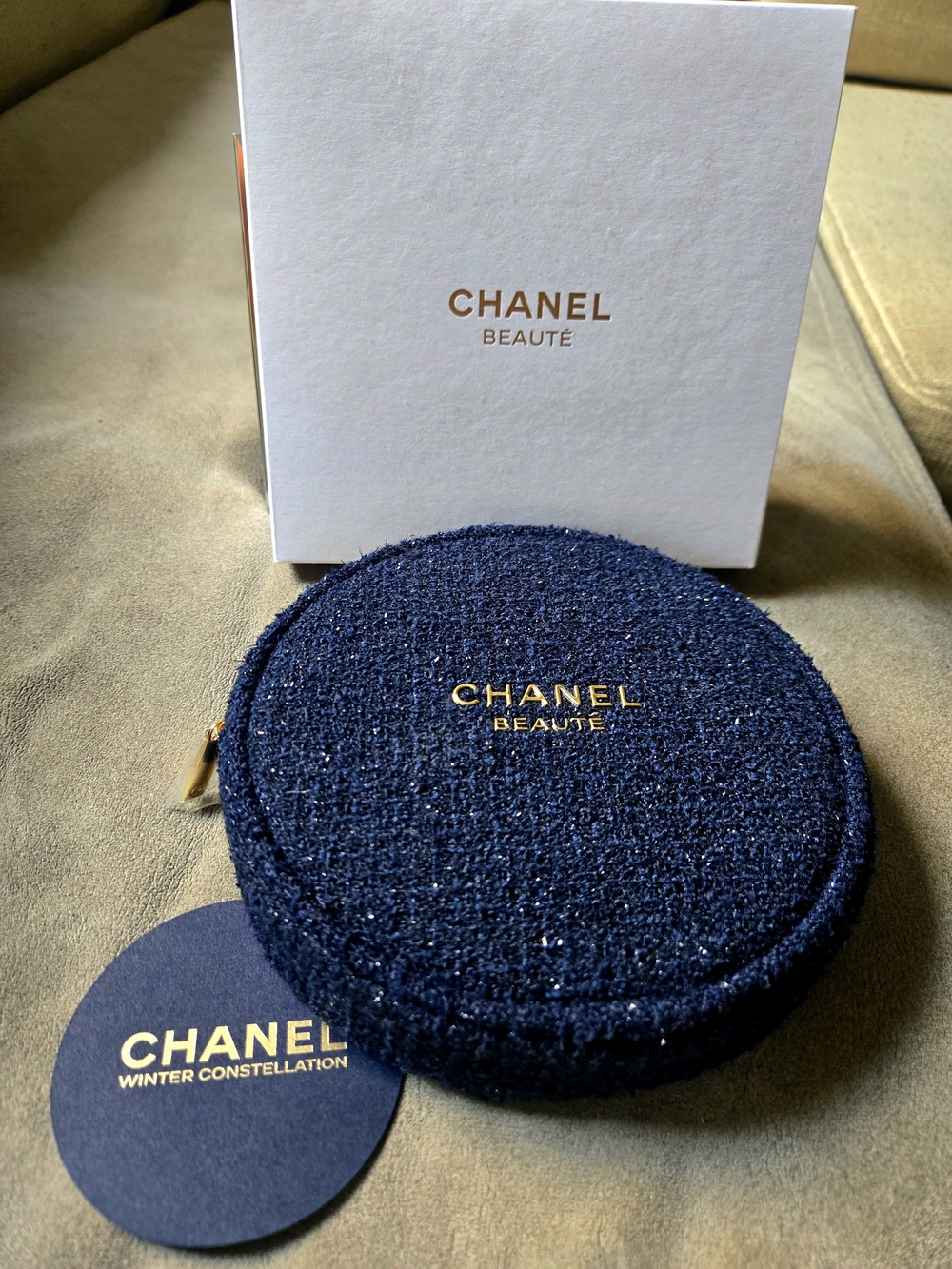 CHANEL BEAUTÉ MIDNIGHT NAVY BLUE TWEED ROUND ZIP COSMETIC CASE with Gold Logo